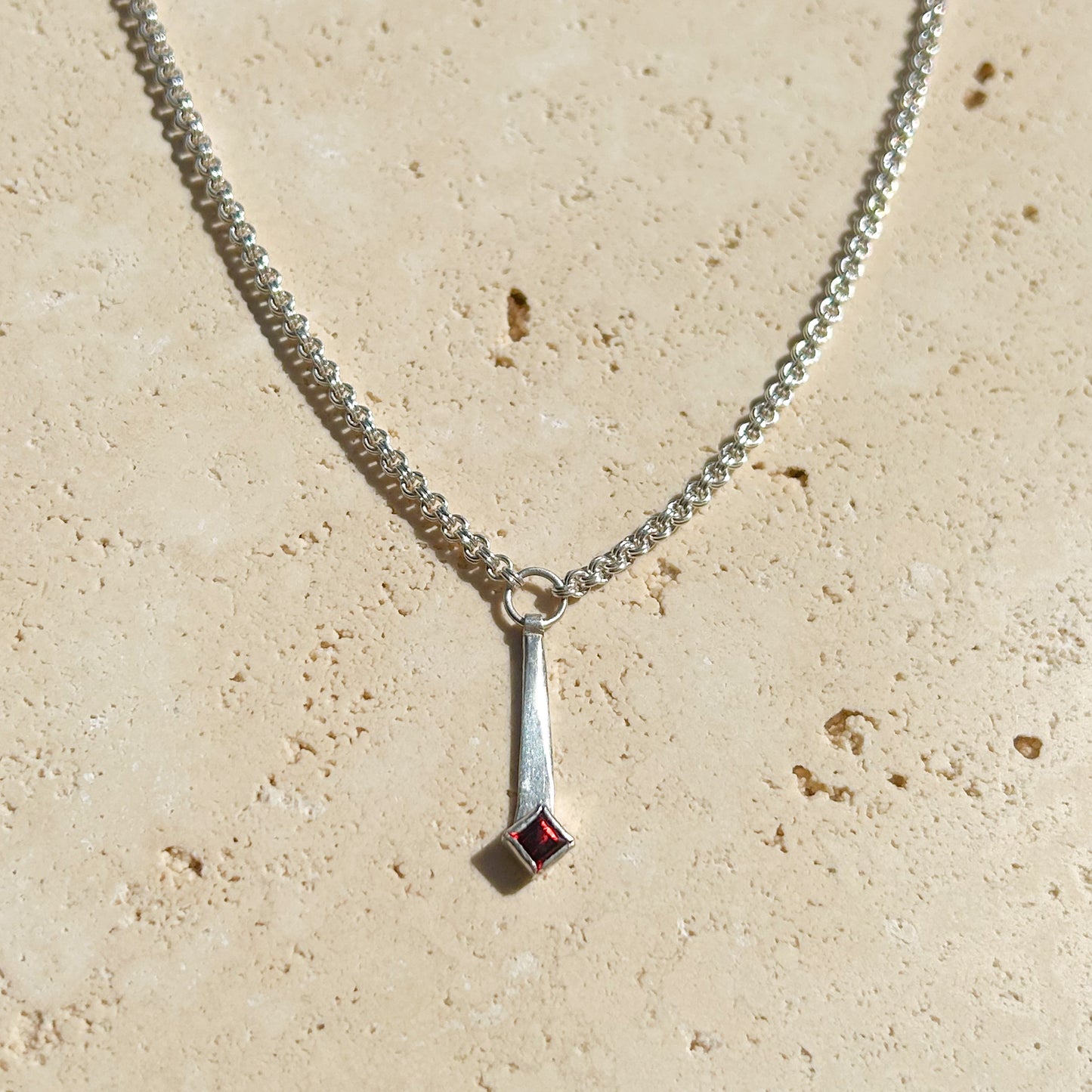 Aria necklace garnet