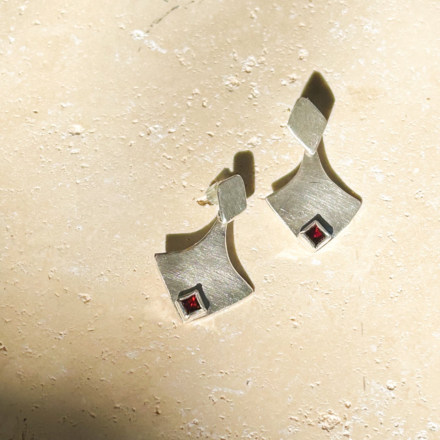 Louise earrings garnet