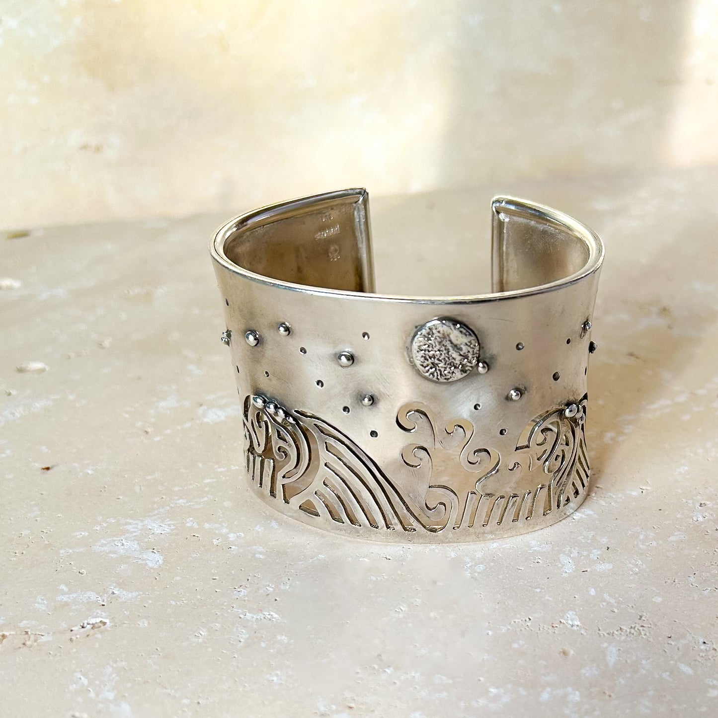 Waves cuff